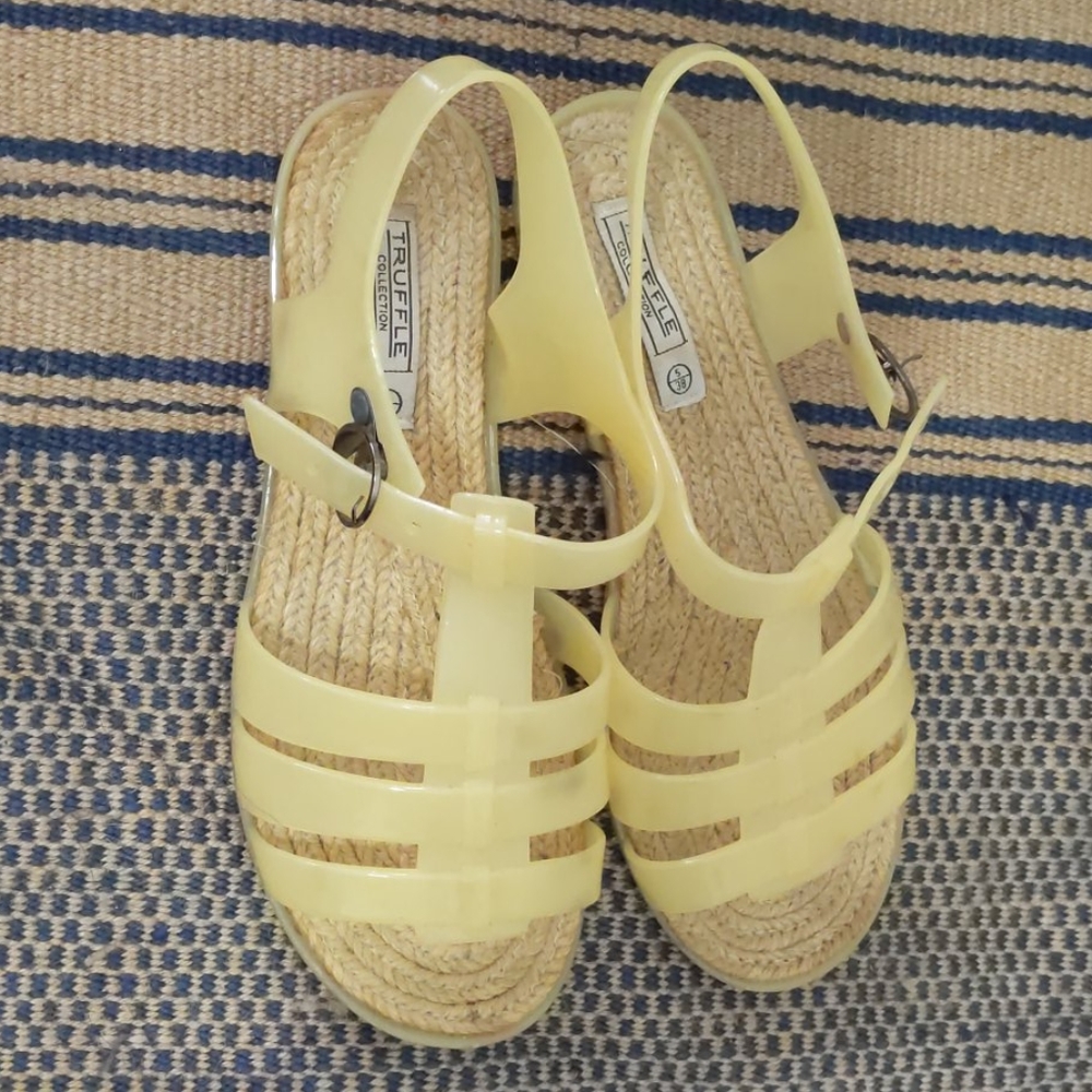 Fluorescent yellow sandals | 38 | ASOS Truffle